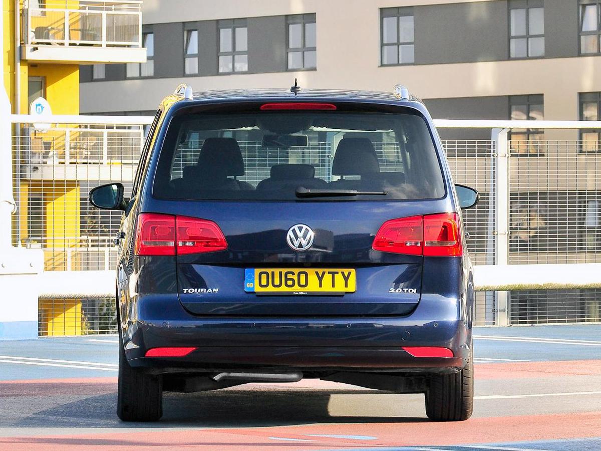 Volkswagen Touran MPV (2010 ) review AutoTrader